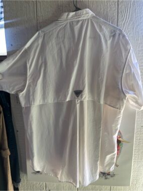 Columbia shirt ,White Short-Sleeve Men's Shirt - Lightweight Casual